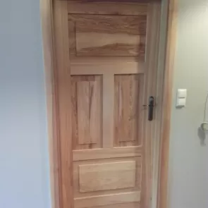drzwi wewnetrzne z drewna jesionowego sawood uslugi stolarskie racula zielona gora 03