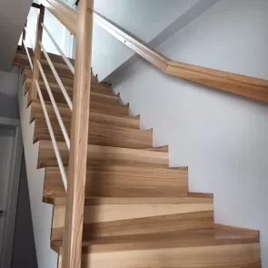 schody samonosne jesionowe drewniane sawood uslugi stolarskie racula zielona gora 08